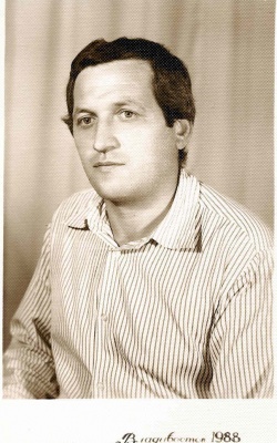 Родился 1955 году. Родился 1955 году. Родился 1955 году. Свидетельство о рождении 1969 года. Родился 1955 году.
